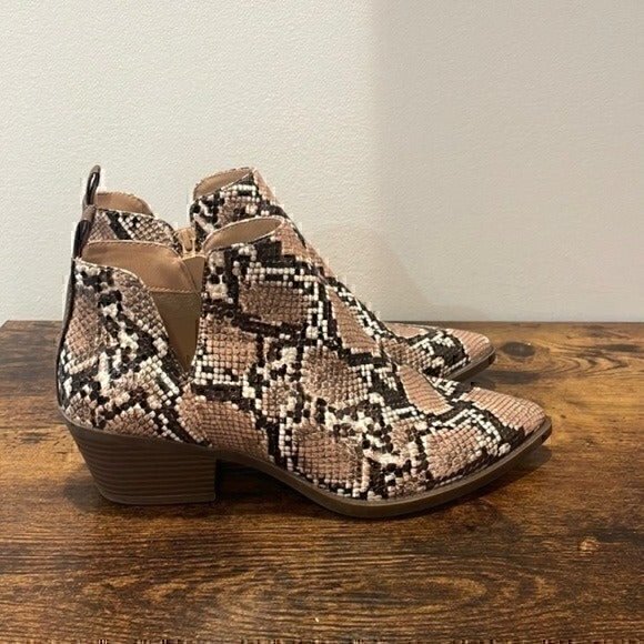 Time and Tru Shoes - Time and Tru Leopard print ankle  booties 9.5 like new